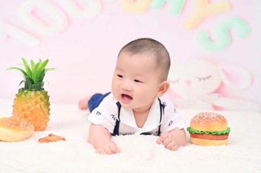 眉山宝宝在妈妈肚子里